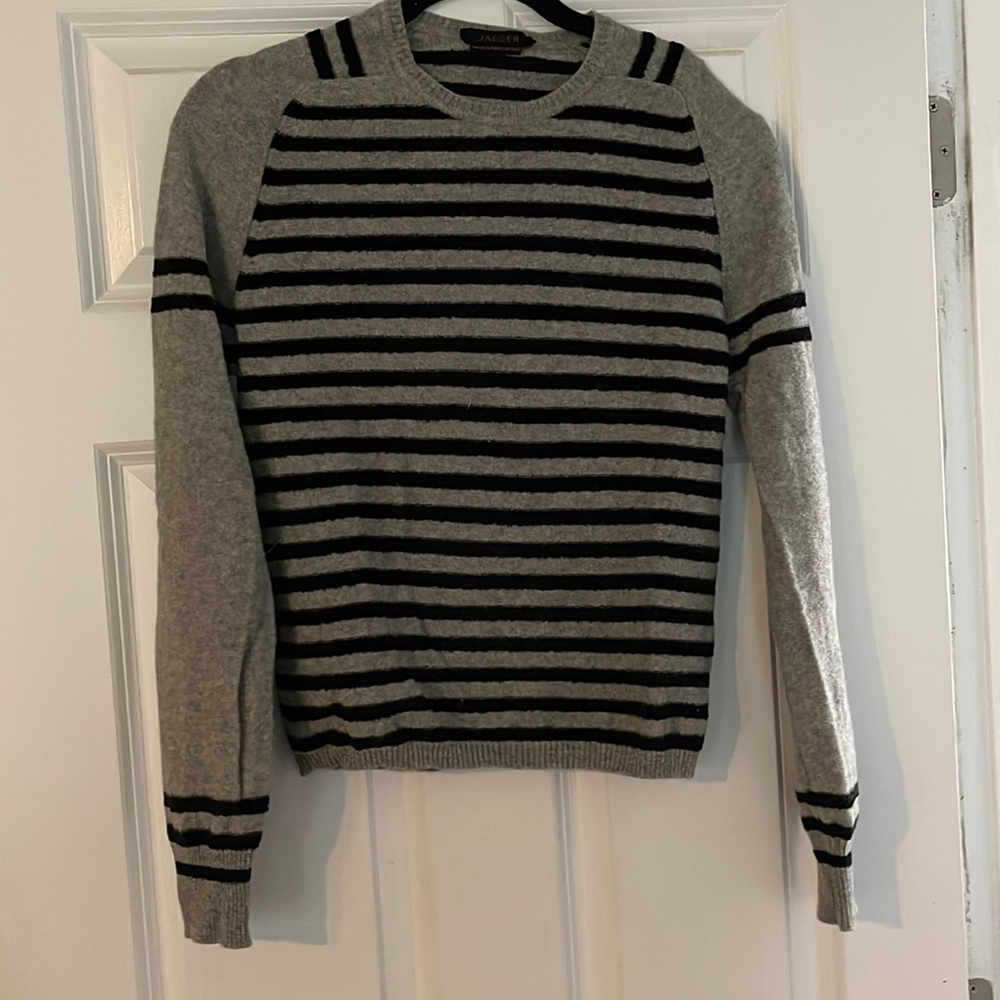 🌹 Jäeger Great Britain . Wool blend sweater medium